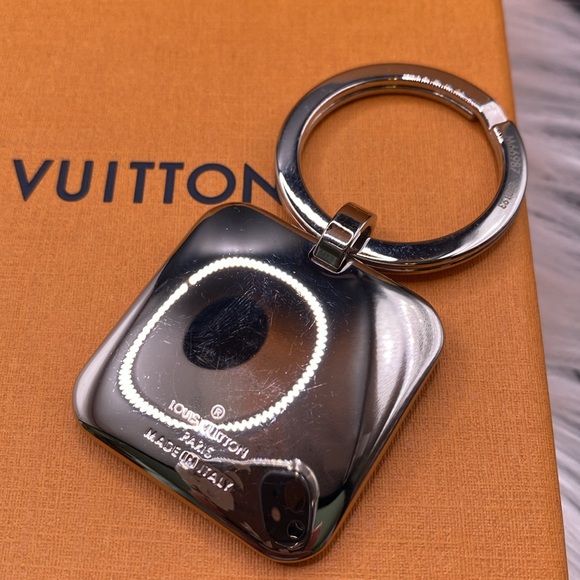 Louis Vuitton Voyagez Key Ring: Volez, Vogues, Voyagez EUC Box included - Picture 5 of 7